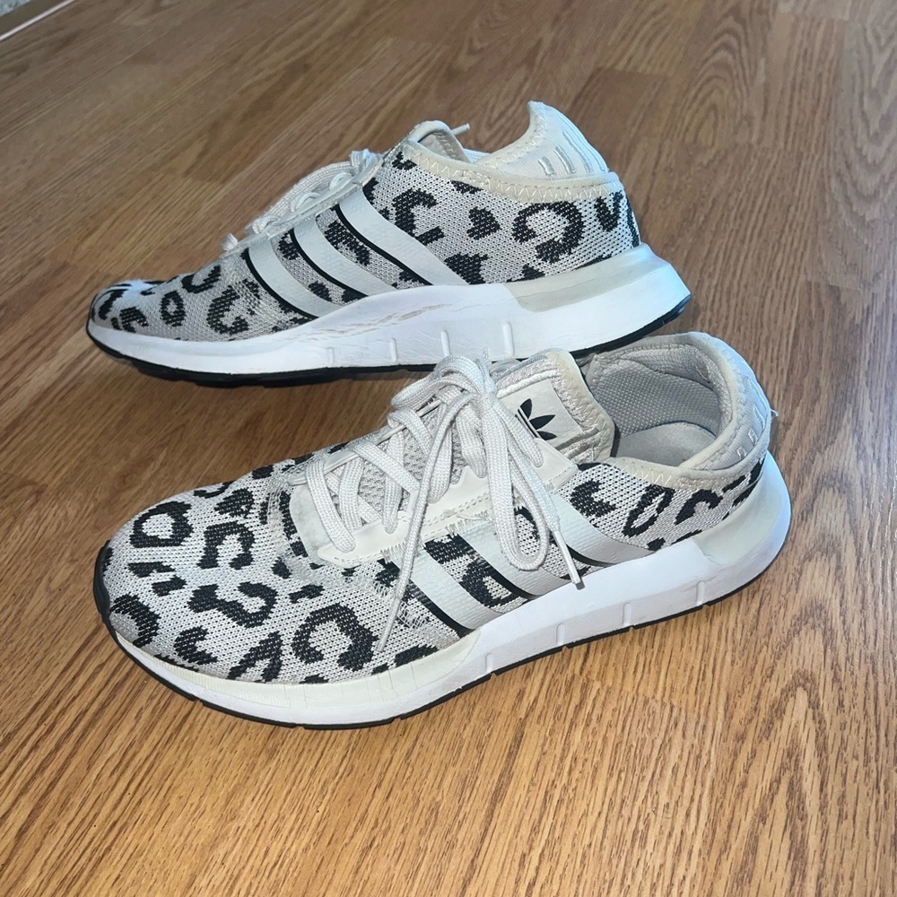 Adidas Tennis Shoes